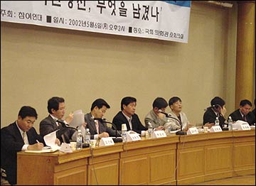 pol20020506101.jpg