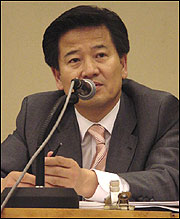 pol20020506104.jpg
