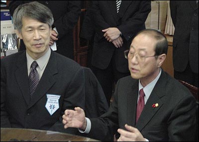 pol20021204102.jpg